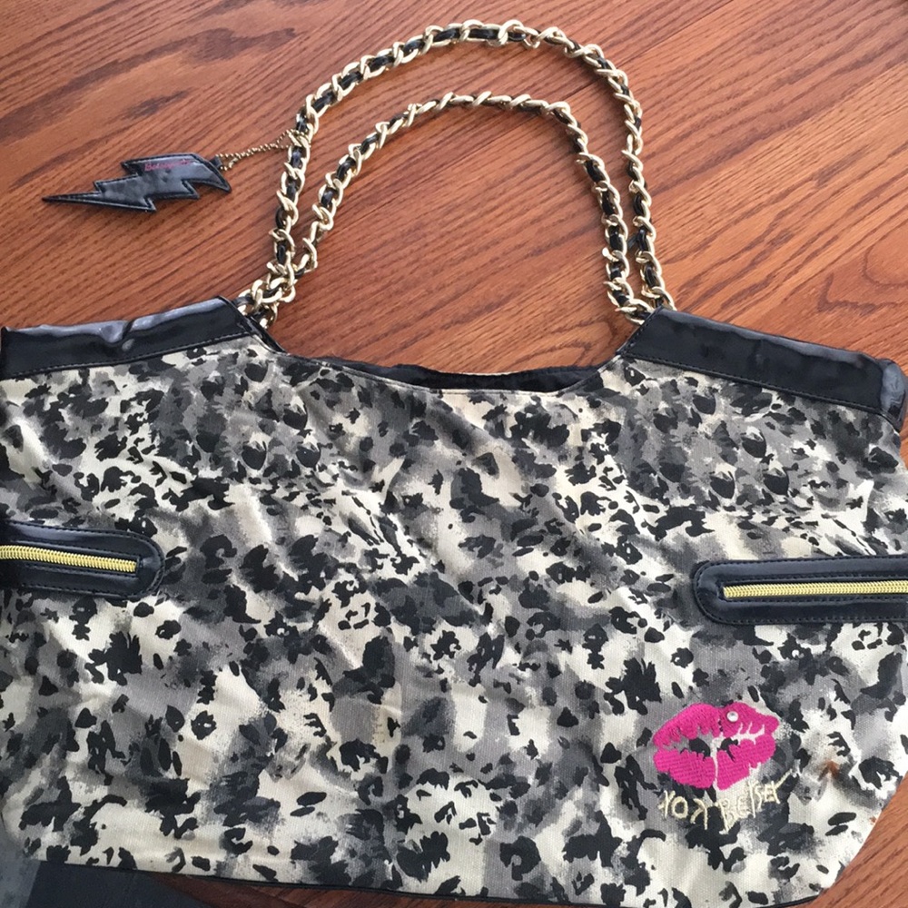 Betseyville cheetah purse